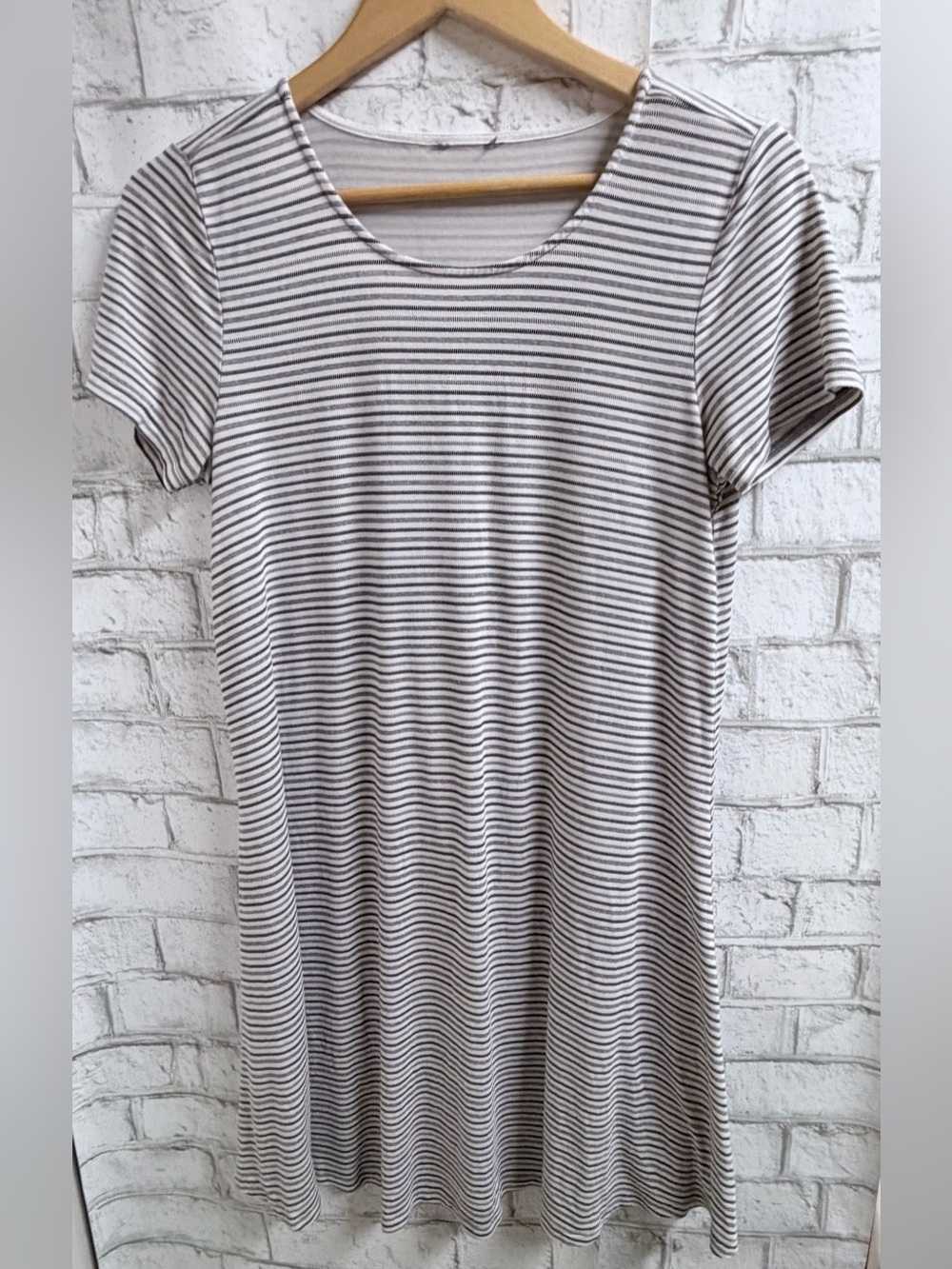 Women's Short-Sleeve Striped Tunic Dress Gray & White